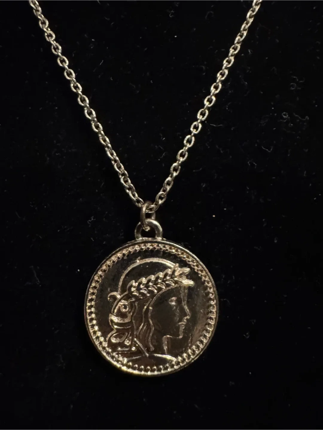 Vintage and New Jewellery: Brooches, Earrings & Necklaces image indicator(9)