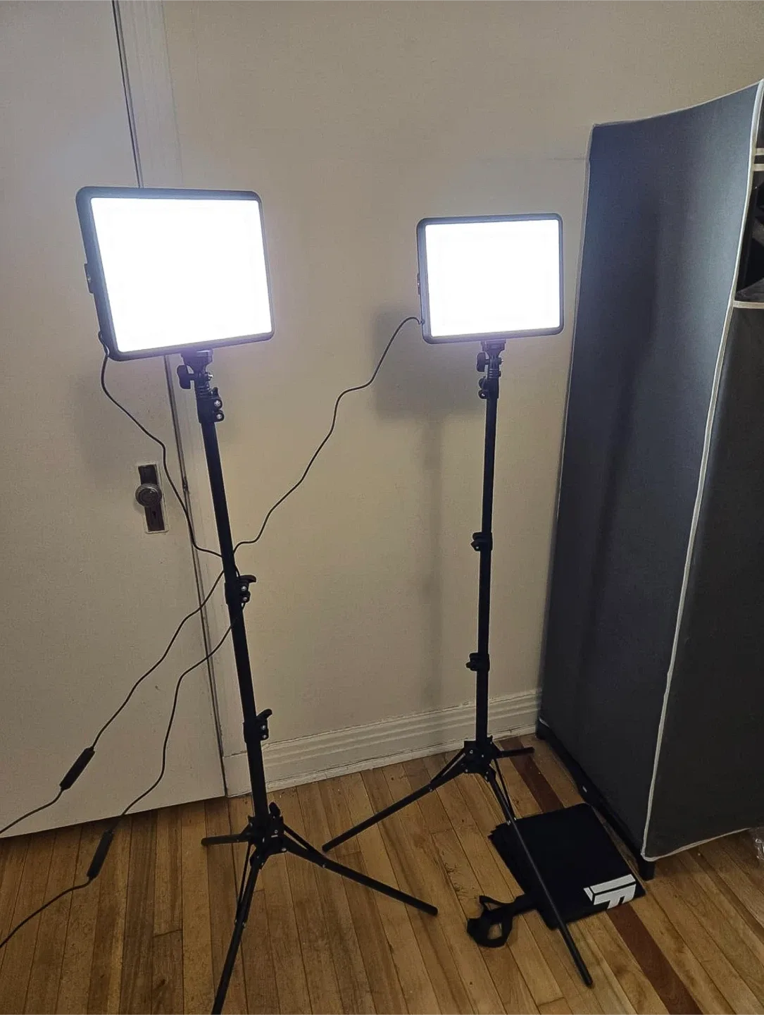 NiceVeedi Video Light Kit, Adjustable Brightness image indicator(4)