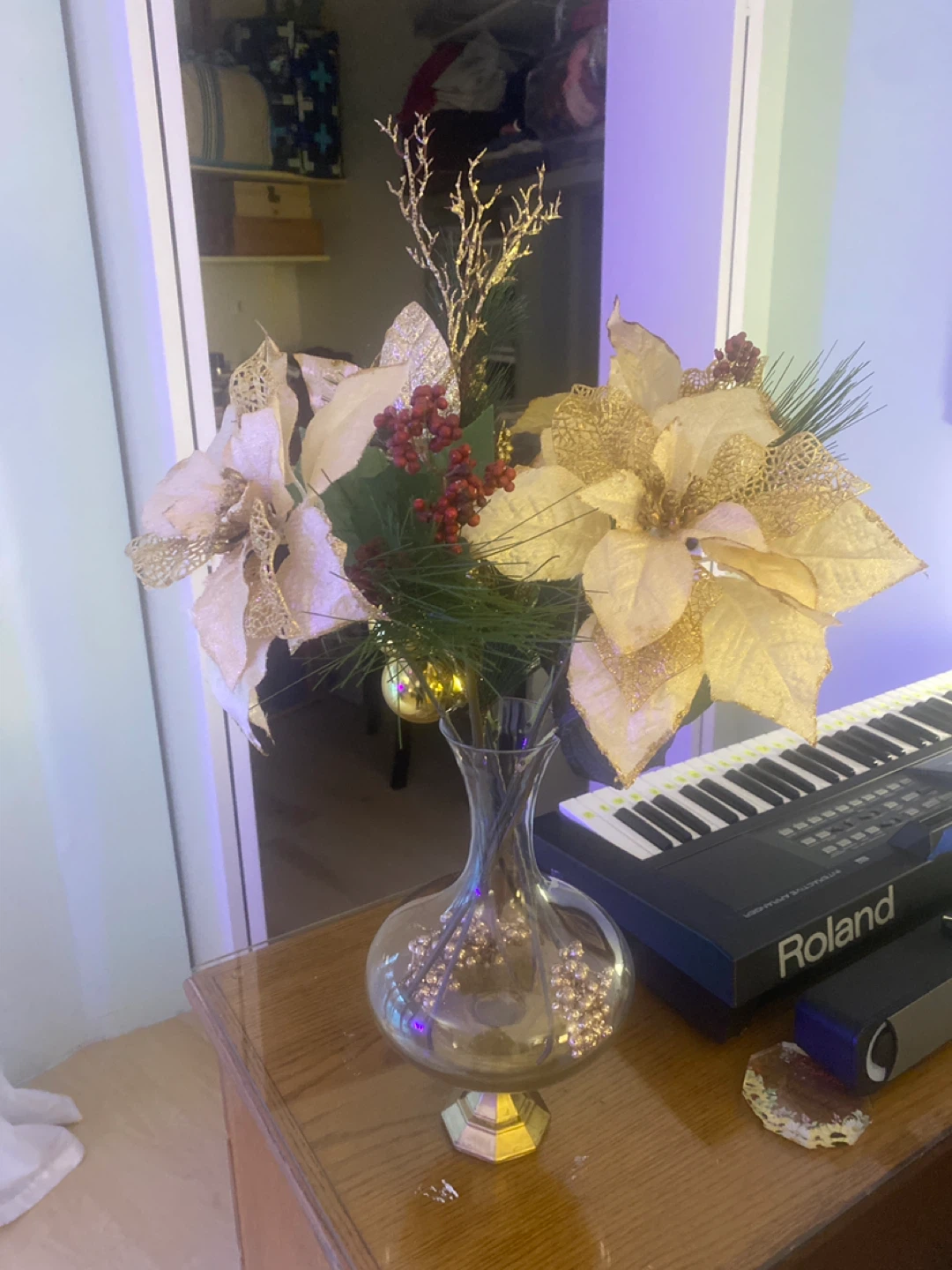 Flower arrangement with glass vase - photo 5