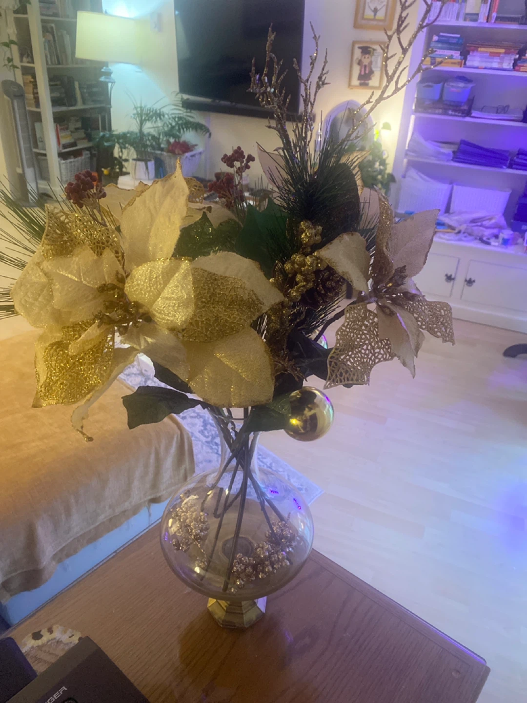 Flower arrangement with glass vase - photo 3