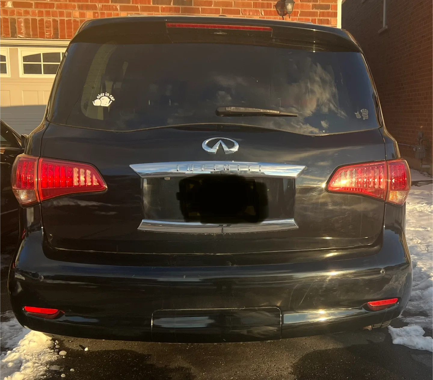 Black Infiniti QX56 SUV image indicator(6)