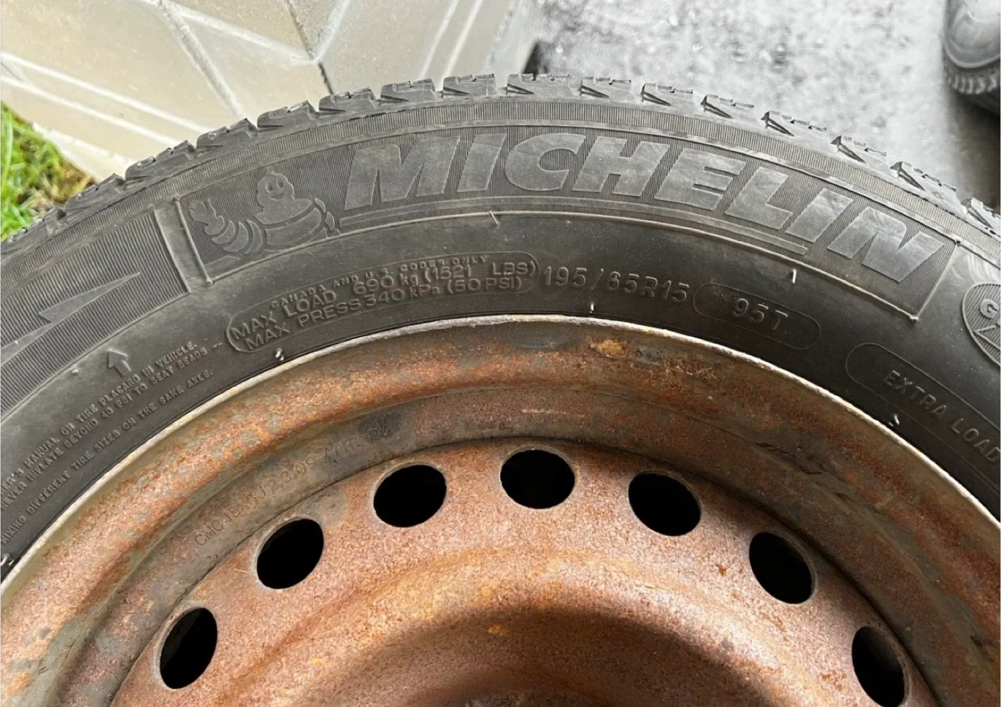 Michelin 195/65R15 Winter Tires - Set of 4 image indicator(3)