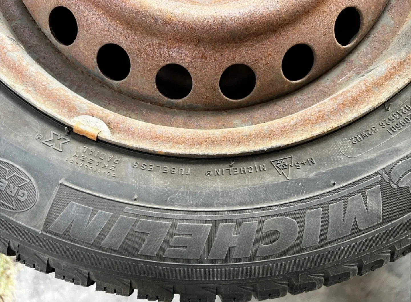 Michelin 195/65R15 Winter Tires - Set of 4 image indicator(2)