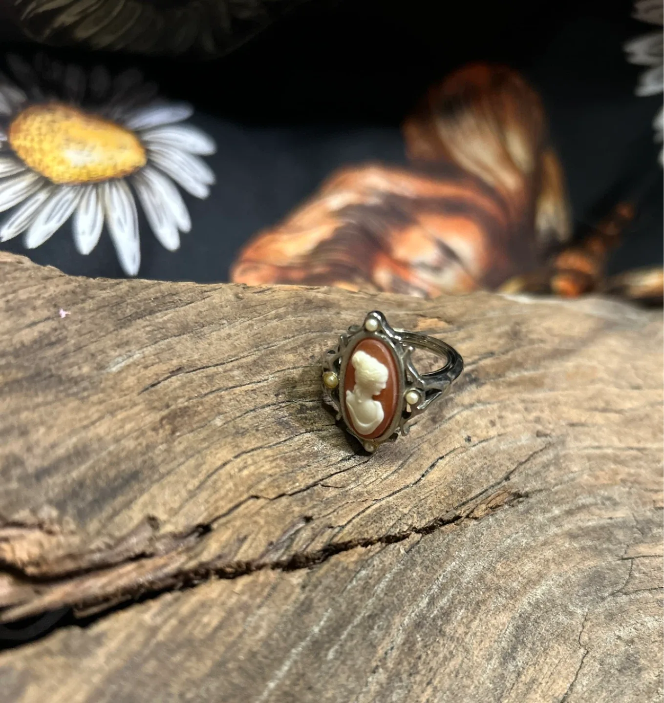 RARE 1970’s Avon Cameo Ring - Adjustable image indicator(2)