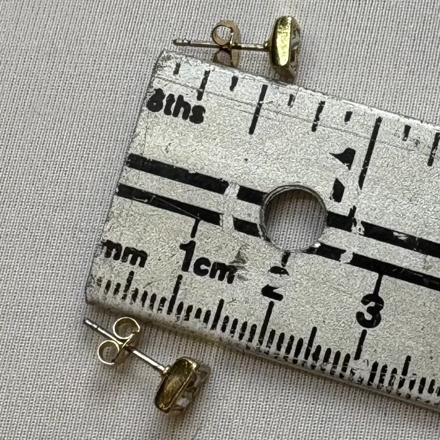 Gold Baguette Cut Stud Earrings Minimalist Modern Jewelry image indicator(5)