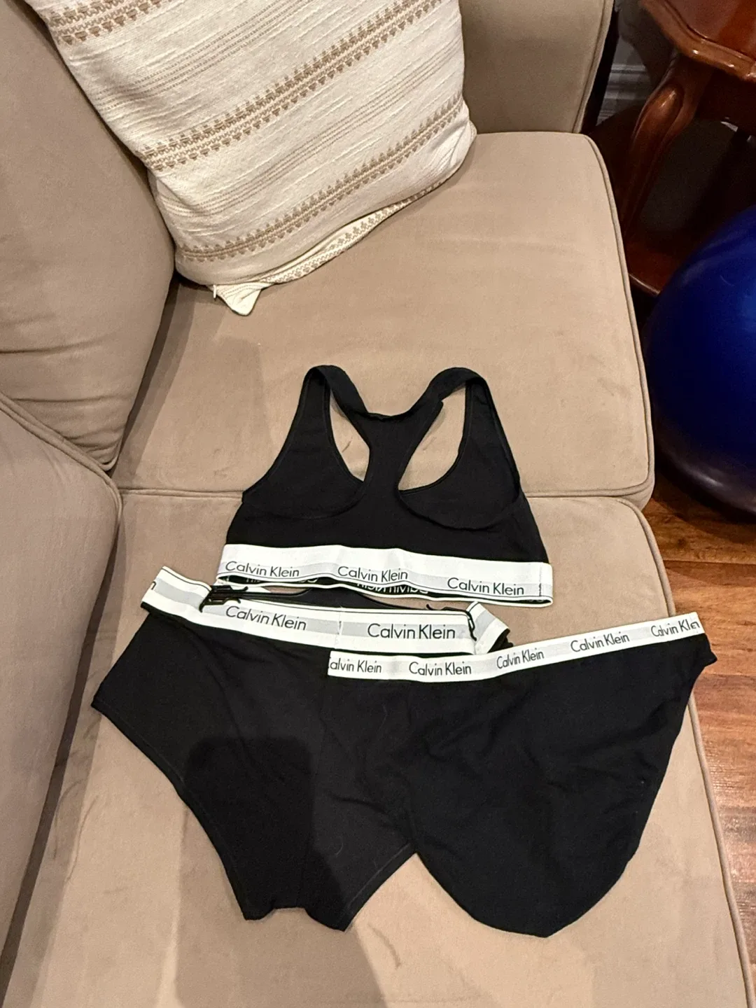 Calvin Klein Bra & Underwear Set image indicator(2)