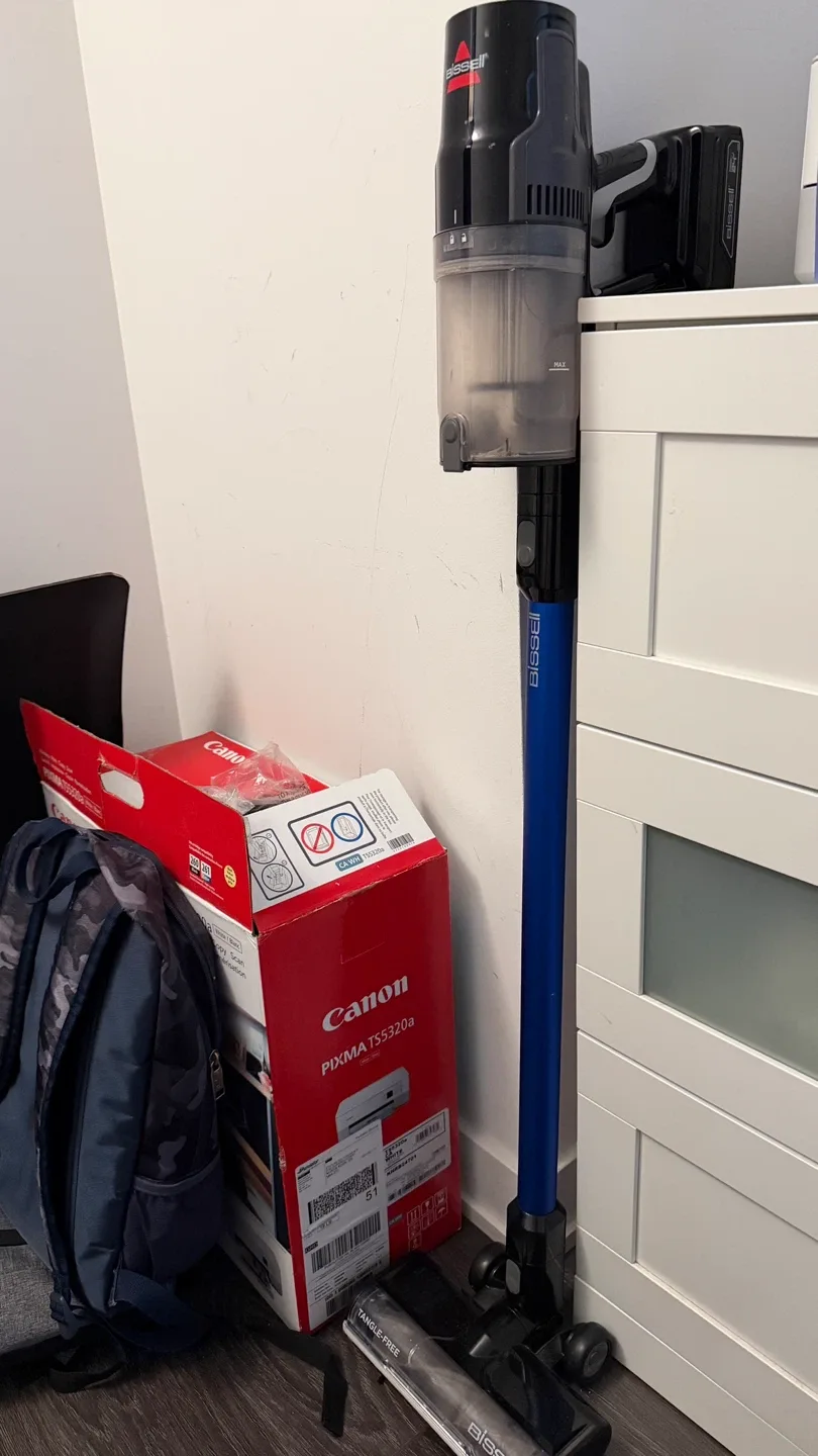 BISSELL PowerClean XR Cordless Vacuum with box