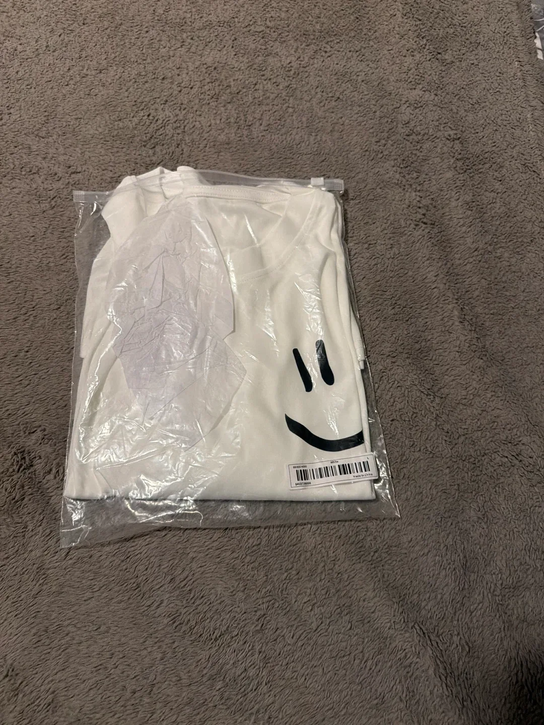 New Smiley Face White T-shirt Size L