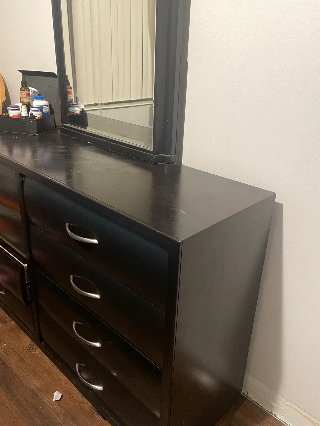 Dresser with Mirror image indicator(2)