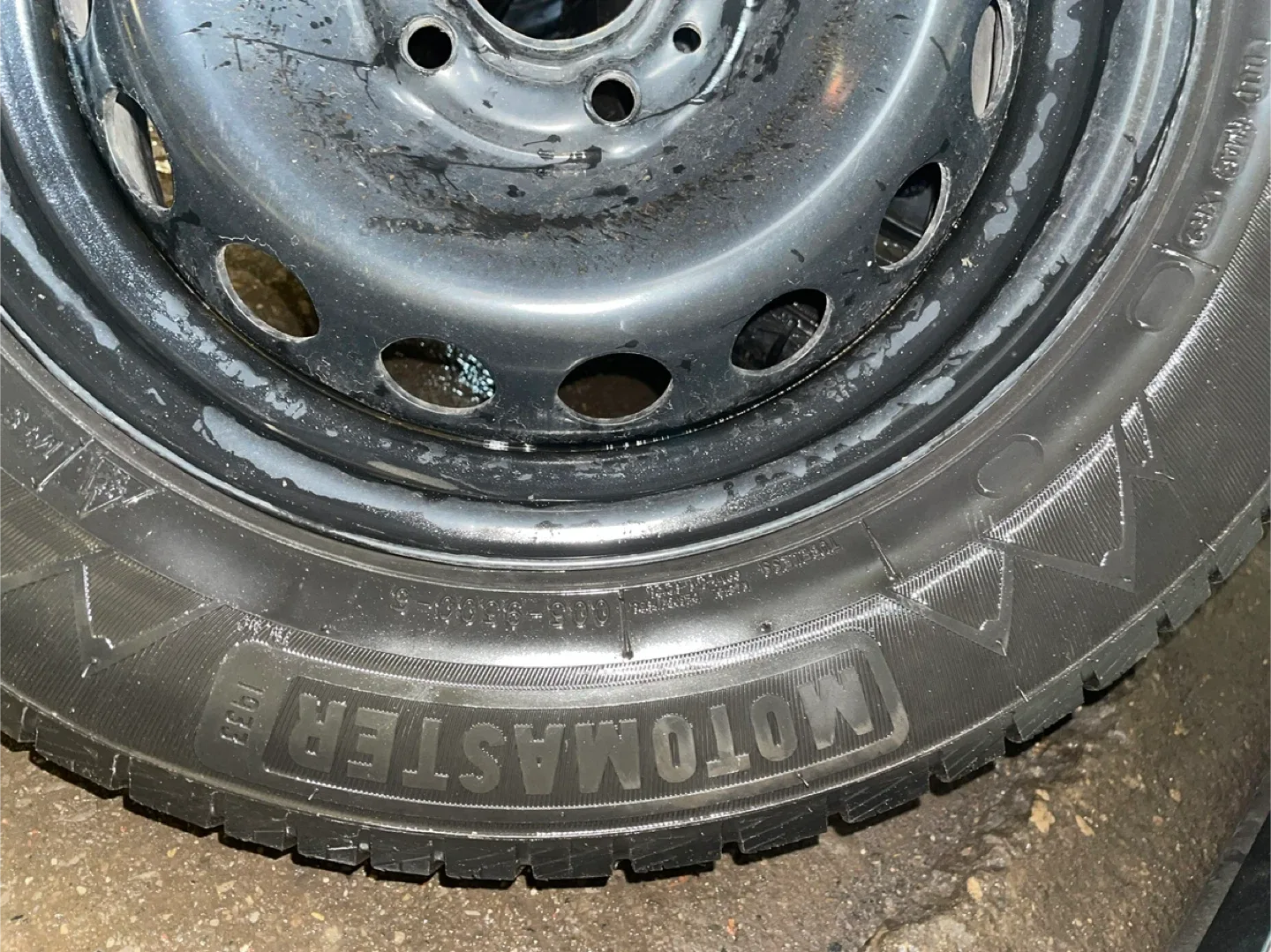 Motomaster winter edge tires image indicator(2)