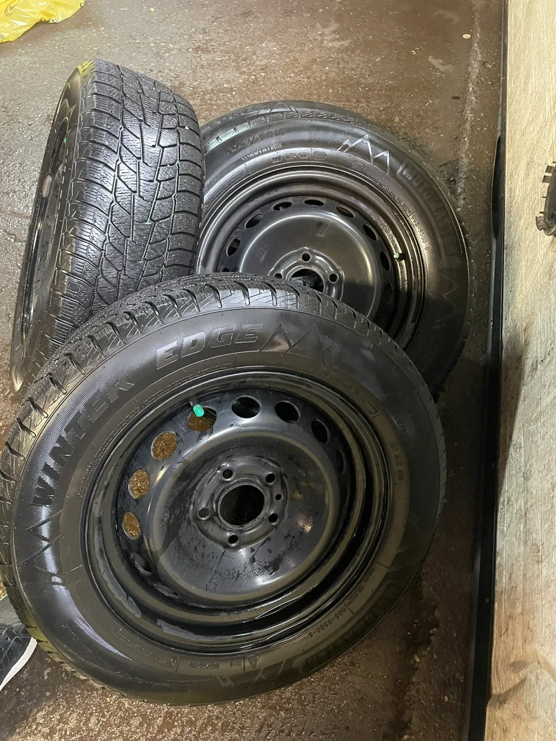 Motomaster winter edge tires image indicator(4)