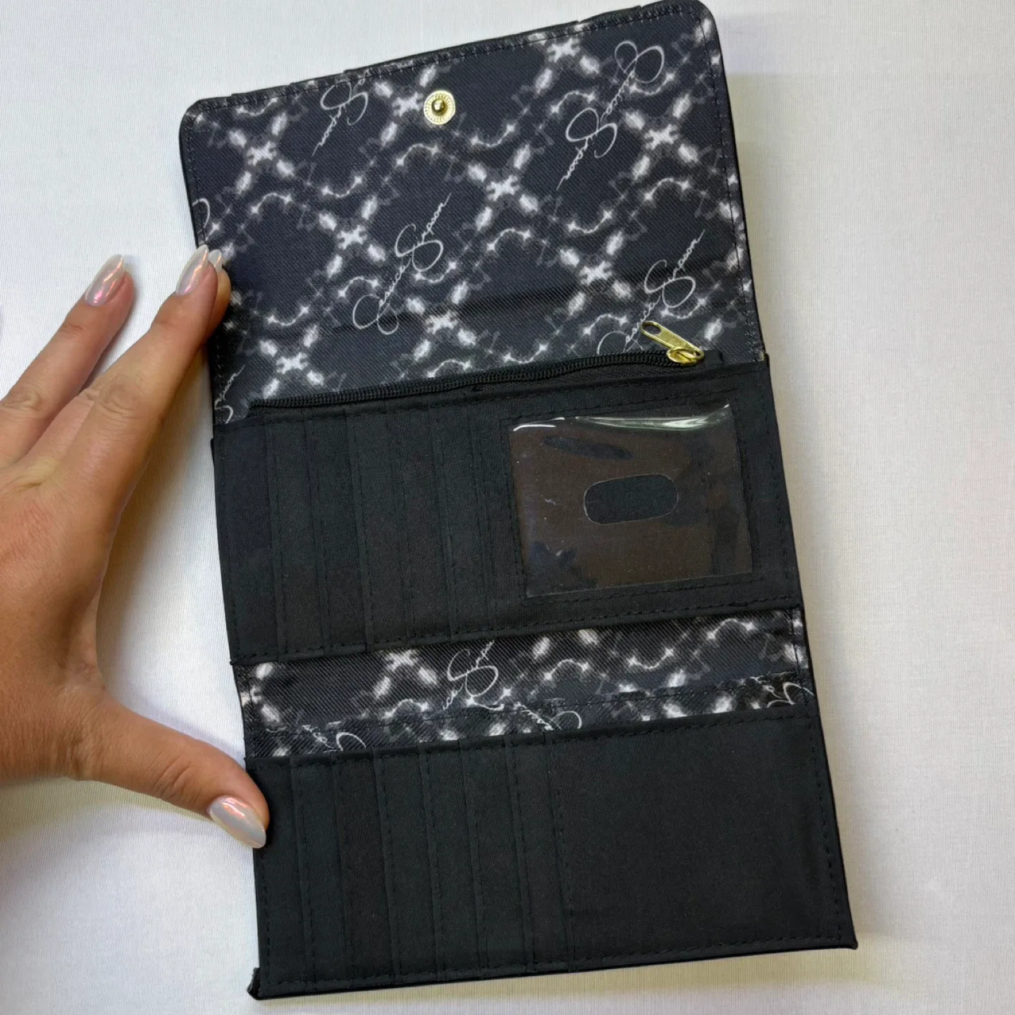 Jessica Simpson Black Pleated Wallet Faux Leather Organizer image indicator(3)