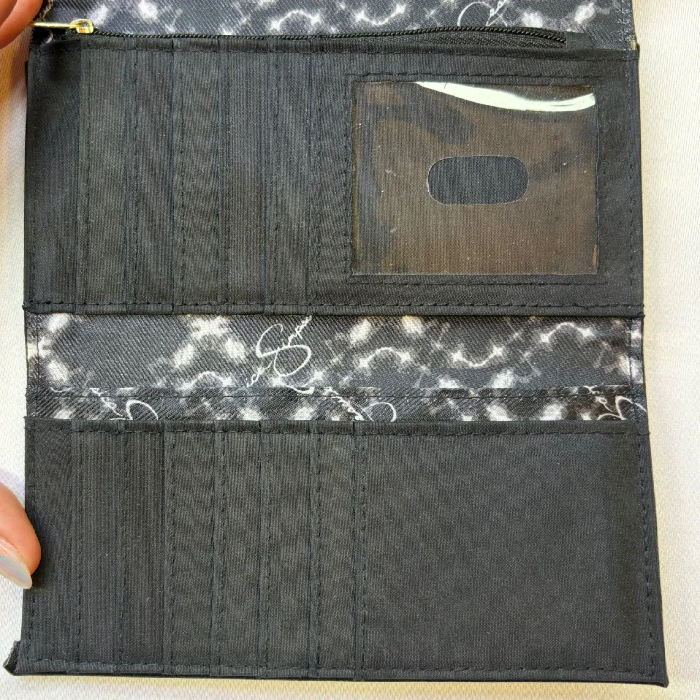 Jessica Simpson Black Pleated Wallet Faux Leather Organizer image indicator(5)