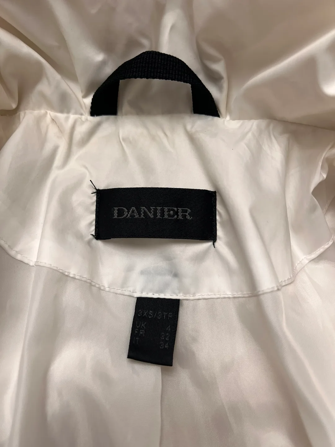 Danier White Puffer Jacket Size XS #cleanout