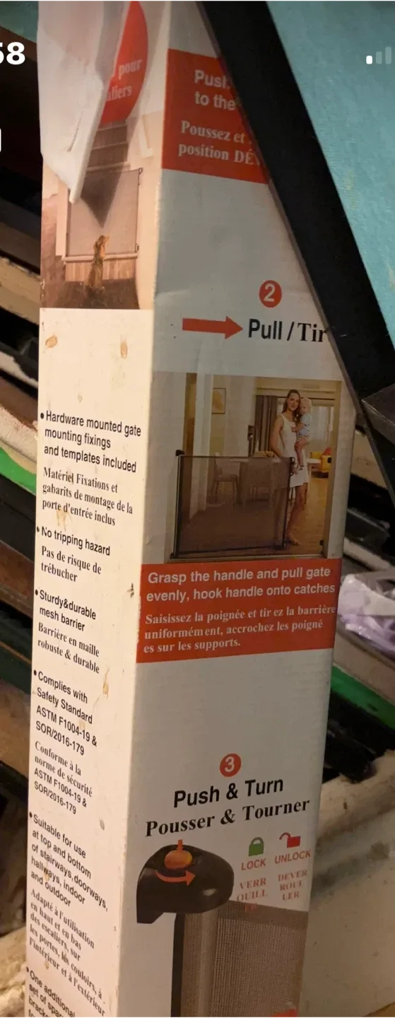 Hardware Mounted Baby Gate with Mounting Fixings