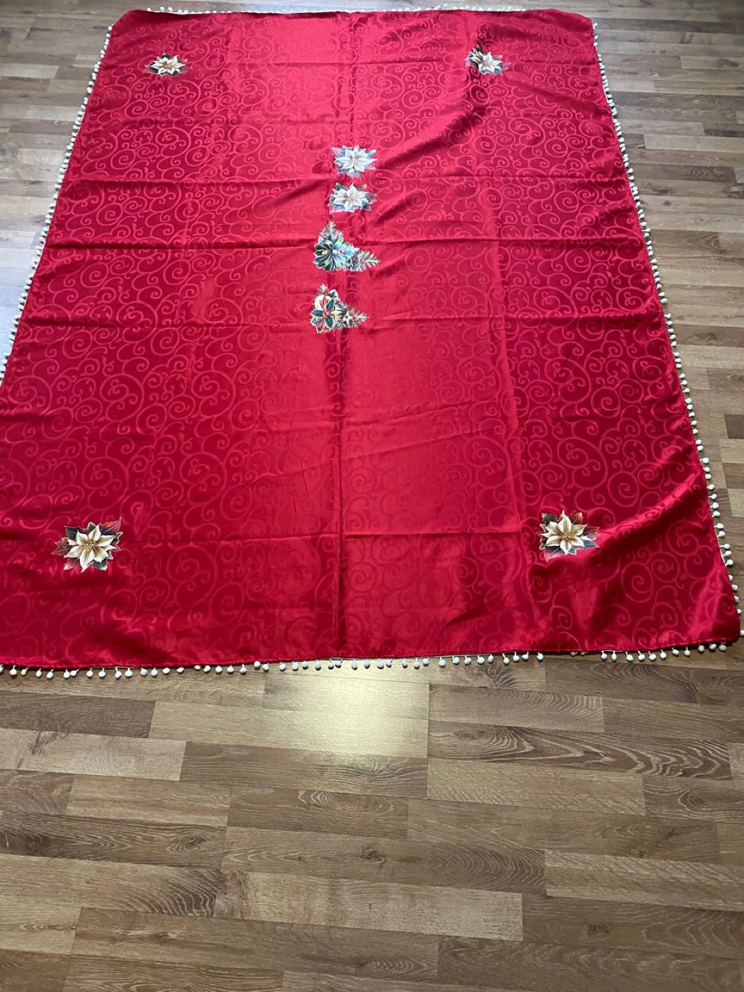 Red & Green Holiday Tablecloths - photo 4