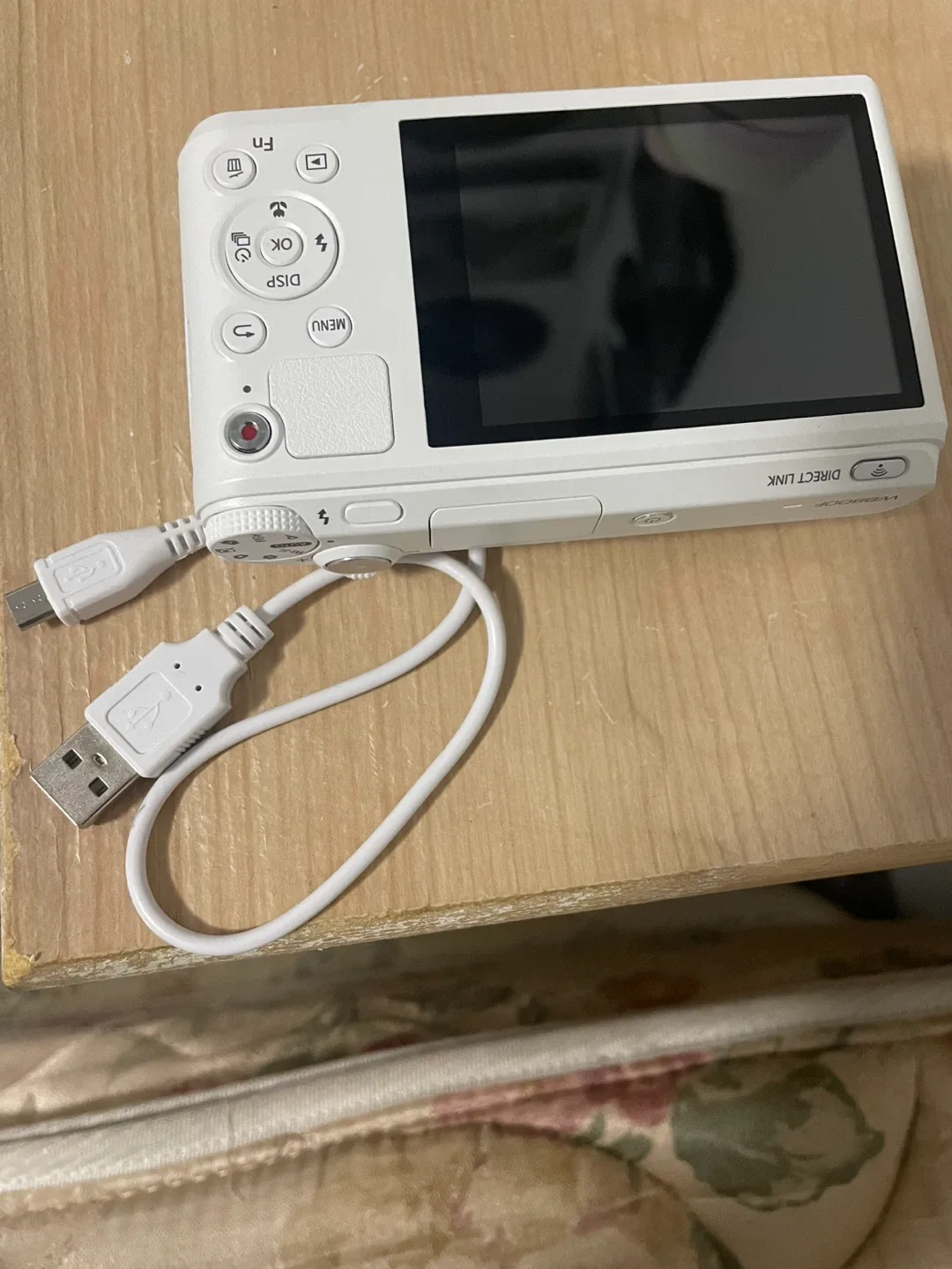 White Samsung Digital Camera image indicator(2)