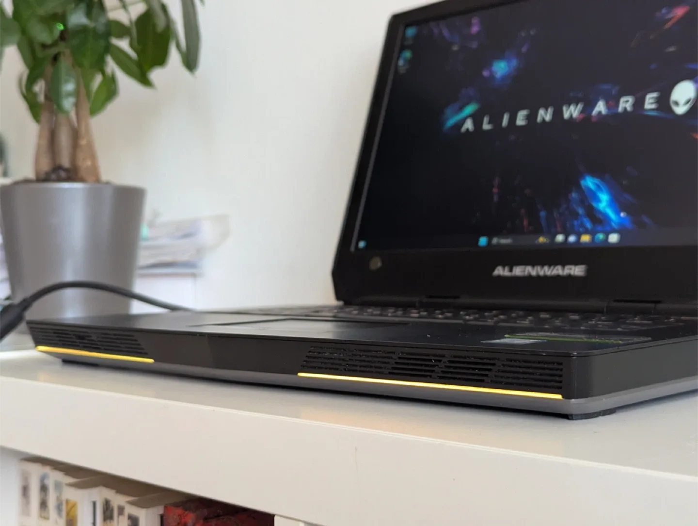Dell Alienware 15 R2 Gaming Laptop | GTX 965M | Core i5 image indicator(5)