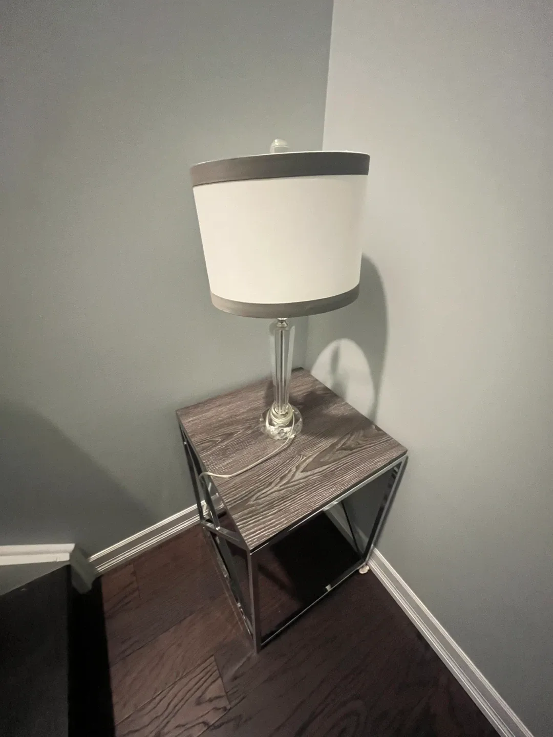 End Table with Lamp image indicator(2)