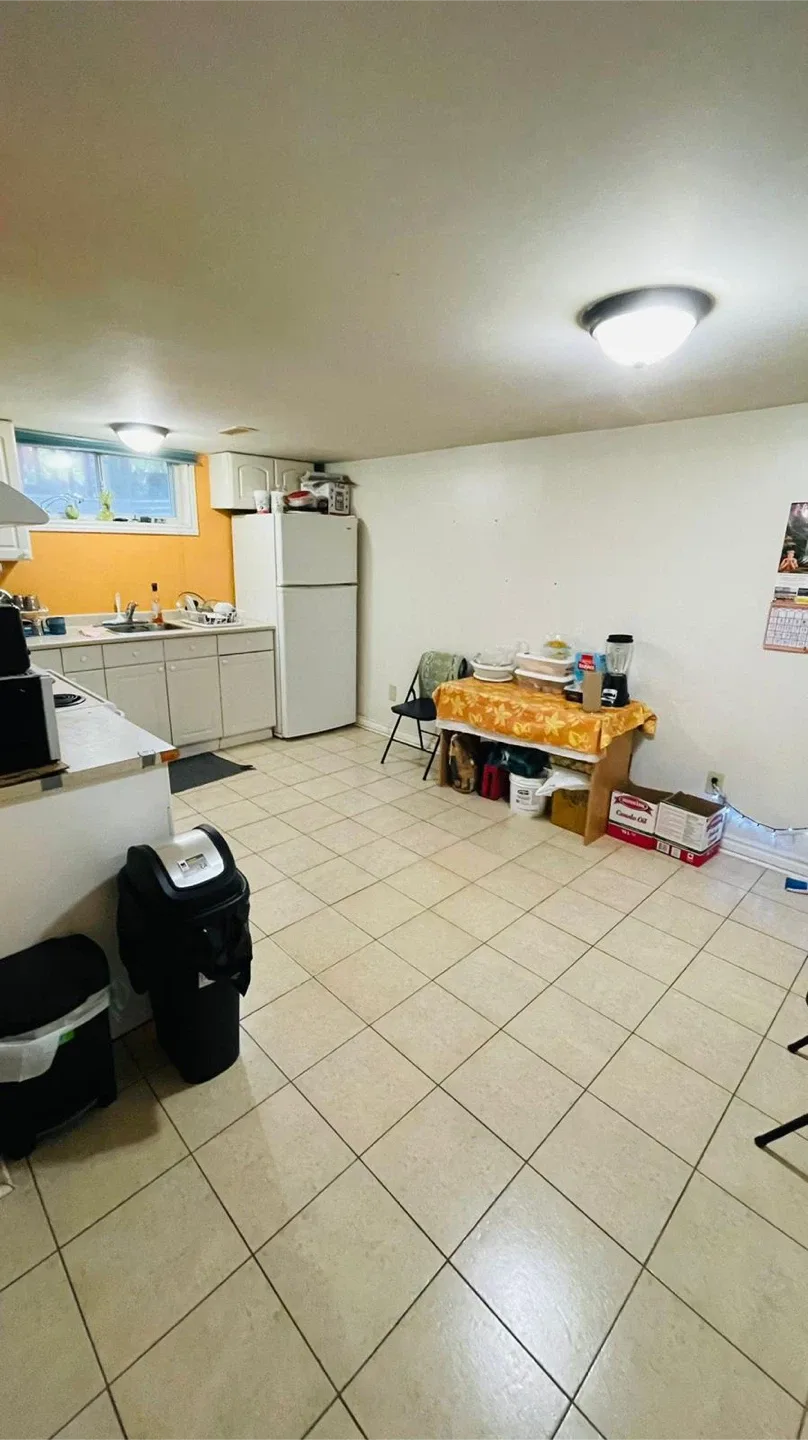 Basement for rent in etobicoke image indicator(2)