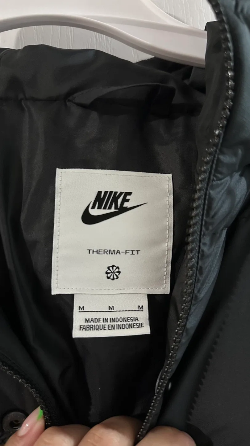 Nike Therma-FIT Puffer Jacket - Size M image indicator(2)