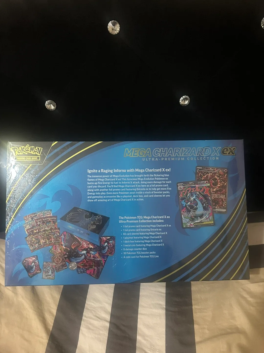 Pokémon TCG Mega Charizard EX Ultra Premium Collection image indicator(2)