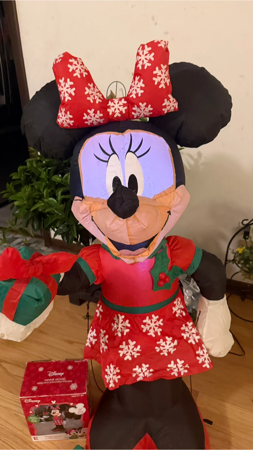 Disney 3.5 ft Minnie Mouse Christmas Inflatable light up - photo 2