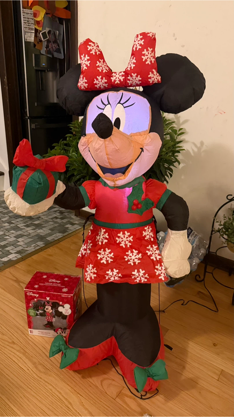 Disney 3.5 ft Minnie Mouse Christmas Inflatable light up - photo 3