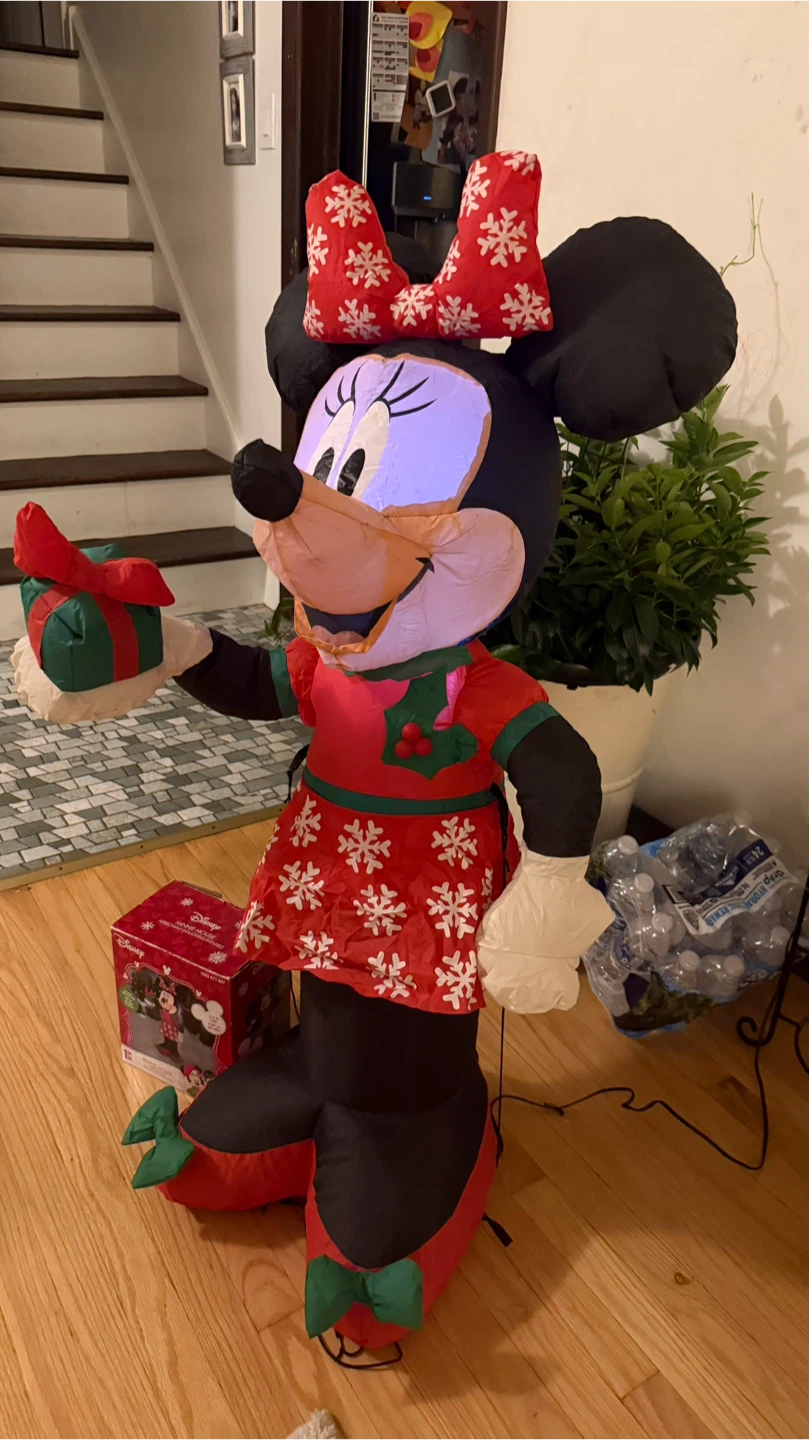 Disney 3.5 ft Minnie Mouse Christmas Inflatable light up - photo 5