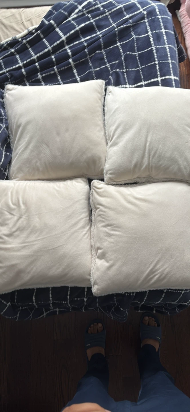 Set of 8 Beige Throw Pillows - photo 2