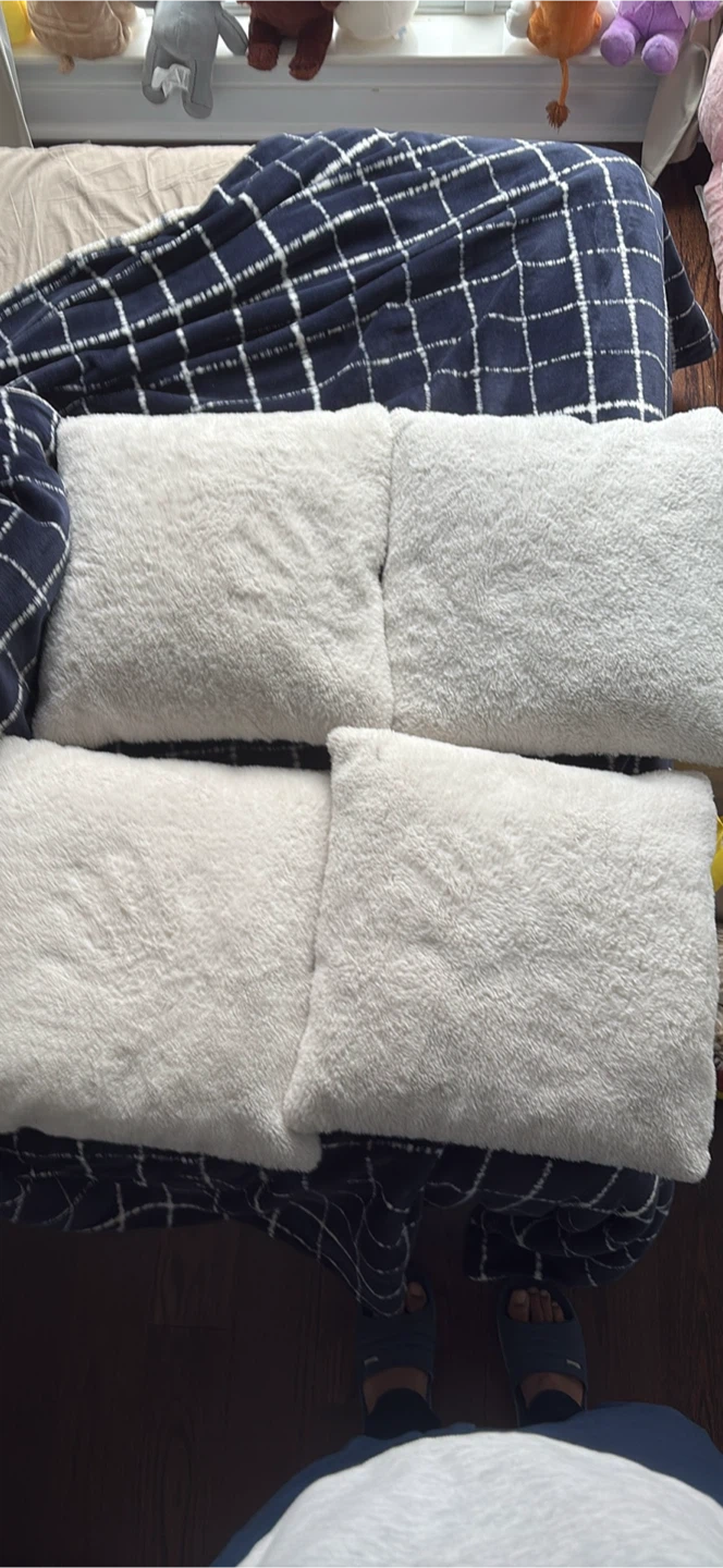 Set of 8 Beige Throw Pillows