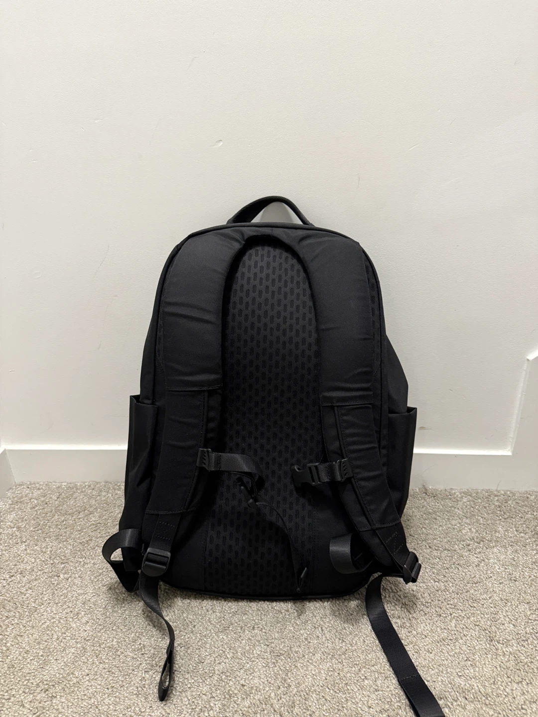 Lululemon Command The Day Backpack - Black - photo 2