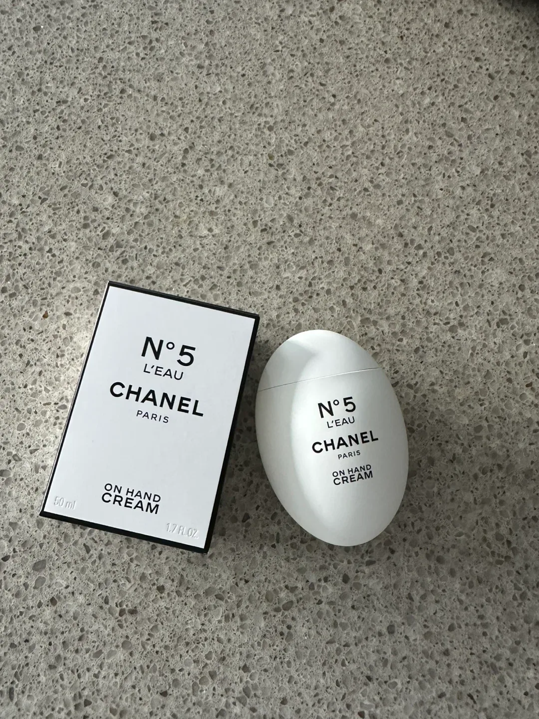 Chanel N°5 L'EAU On Hand Cream 50ml image indicator(3)