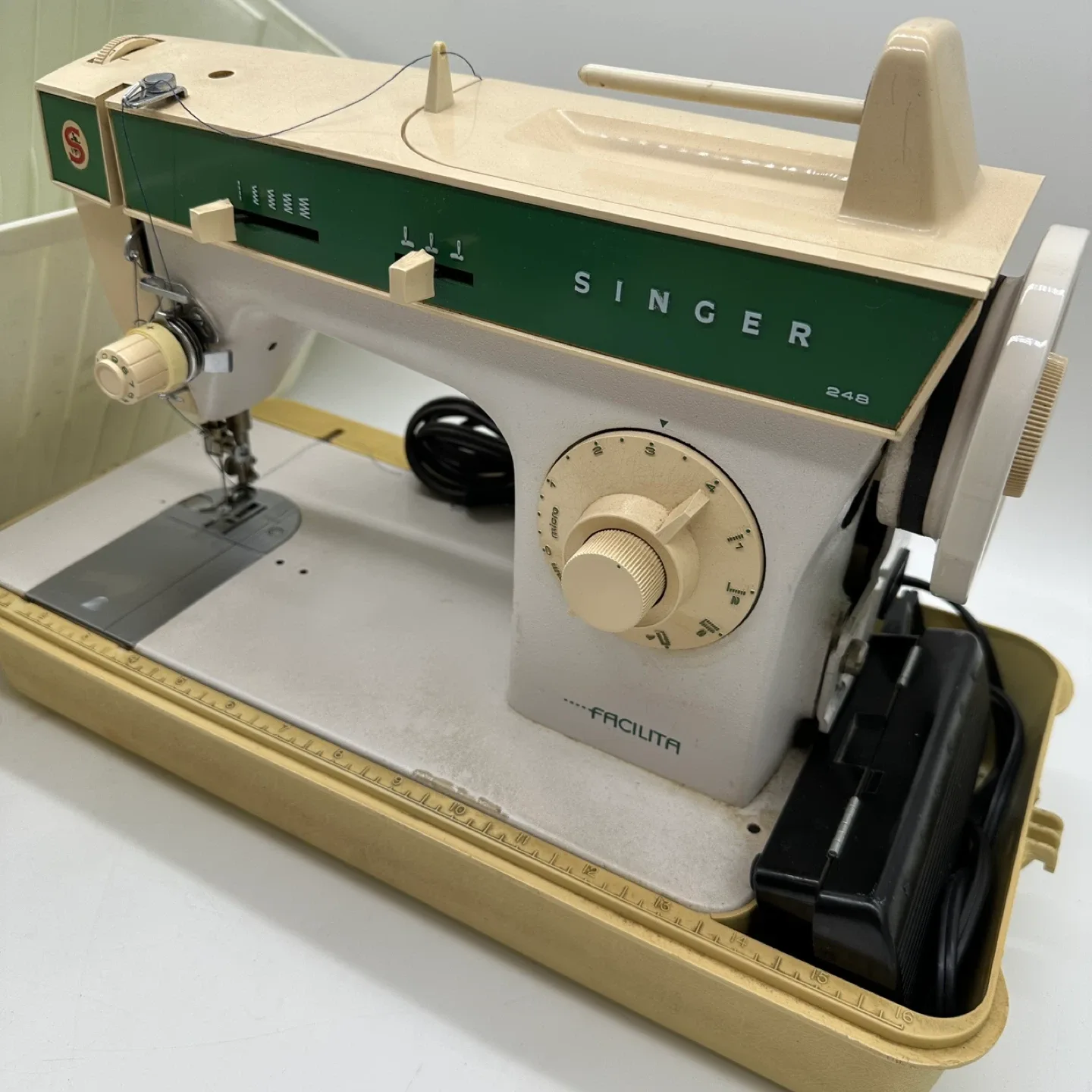 Singer Facilita 248 Sewing Machine