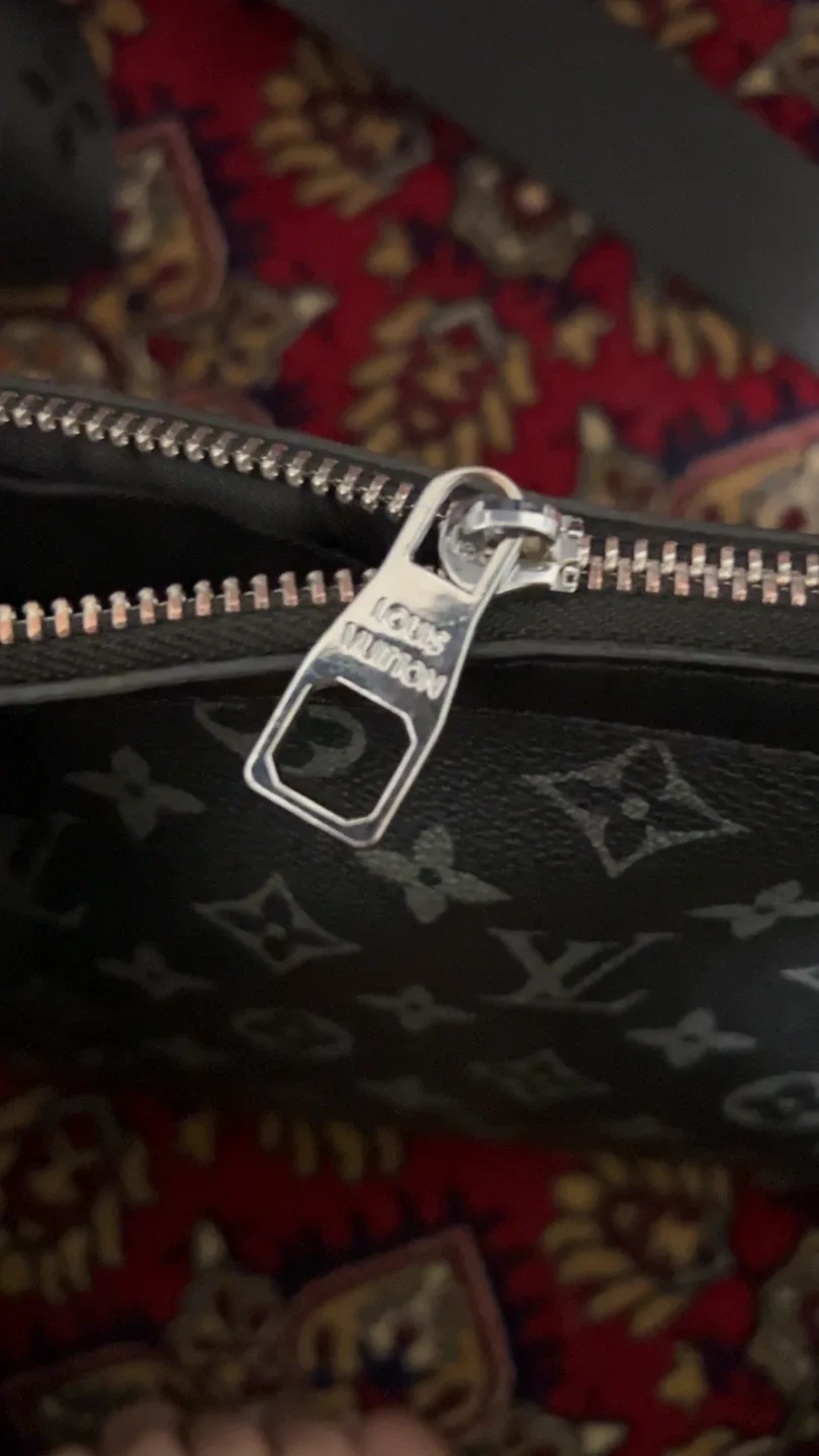 Louis Vuitton Black Monogram side bag image indicator(3)