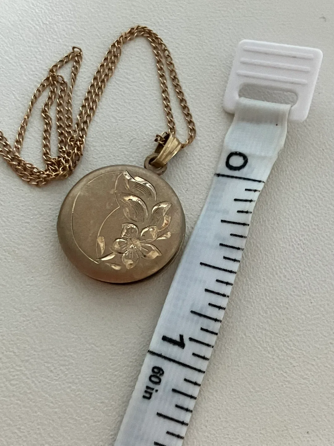 Vintage 1/20 - 12 k Gold Fill Floral Locket Necklace & 18" Chain image indicator(2)