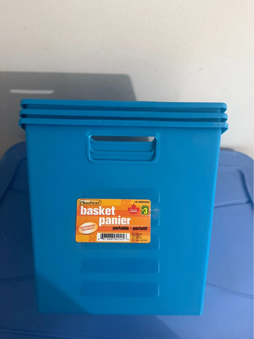 3 Plastica Basket Panier - Portable Brand new.     #cleanout