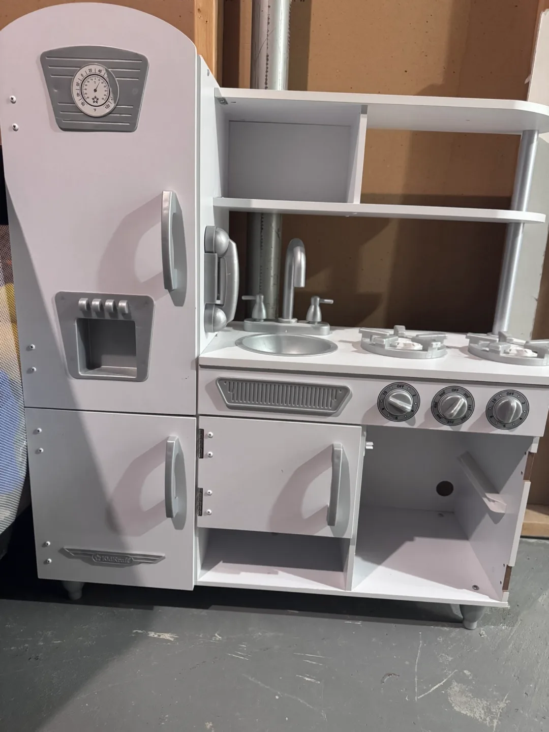 KidKraft White Vintage Play Kitchen image indicator(2)