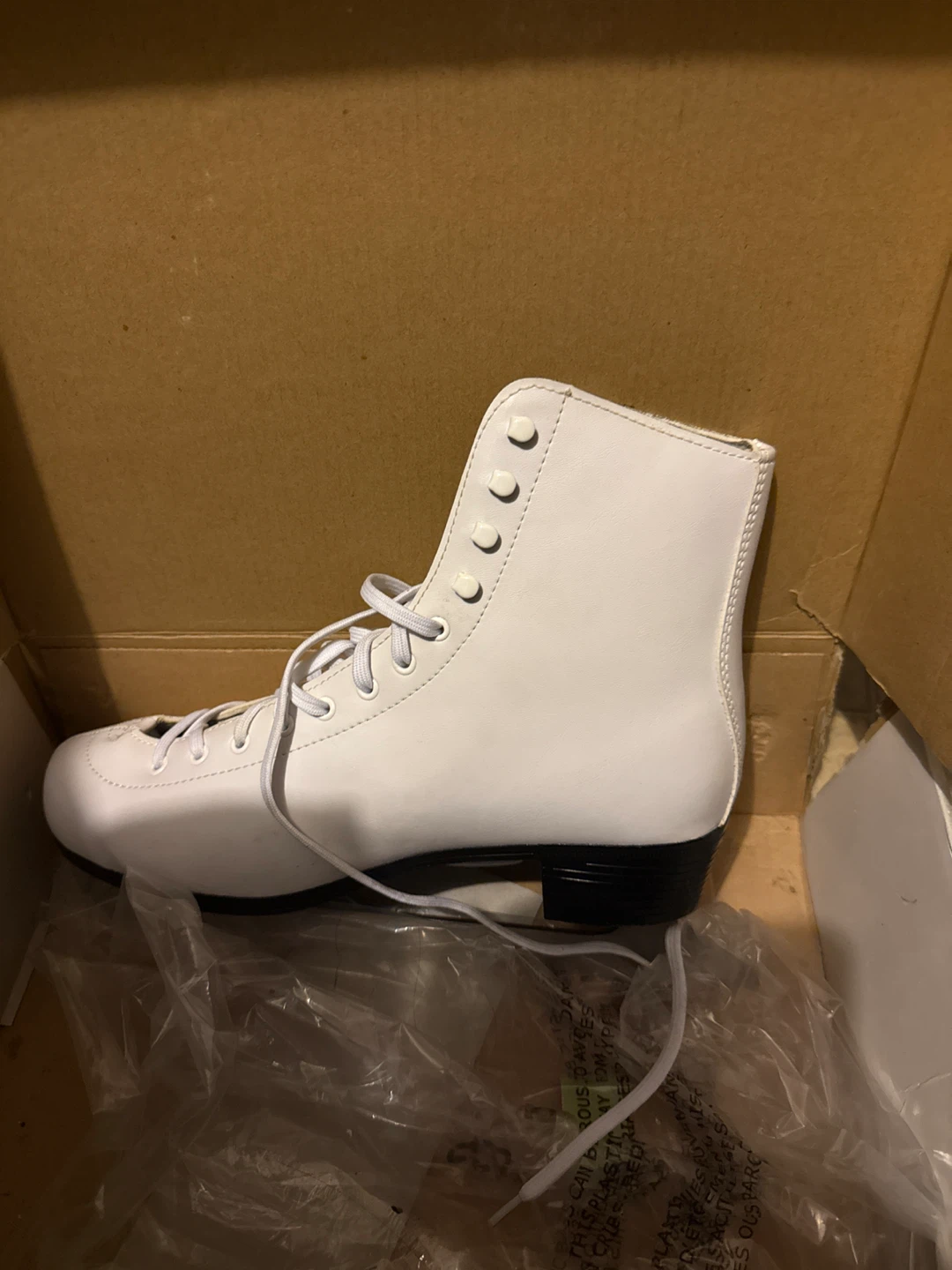 Women’s skates