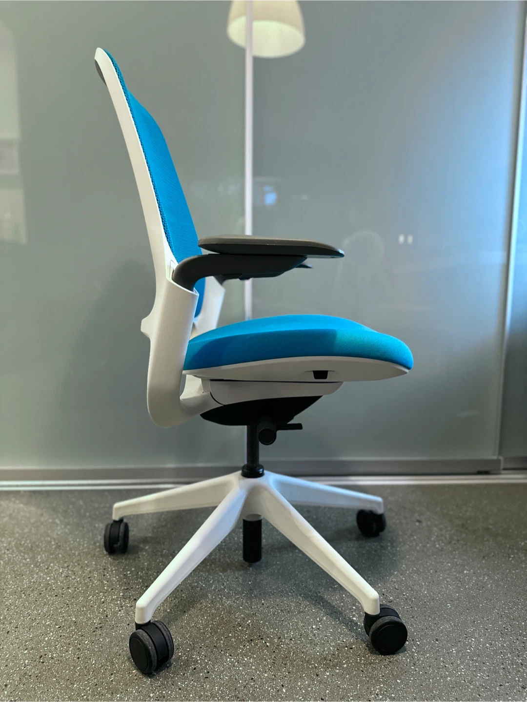 Steelcase Series 1 Office Chair – Cyan, Great Condition - photo 2