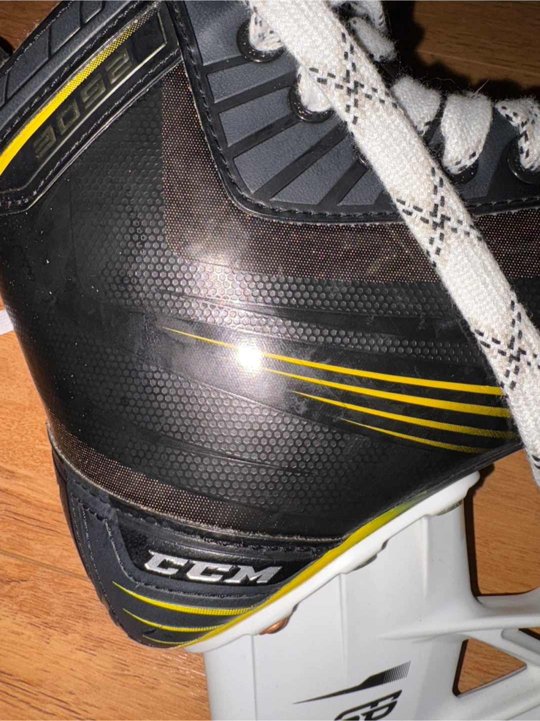 CCM Tacks 3052 Ice Hockey Skates - Size 8.5 - photo 3