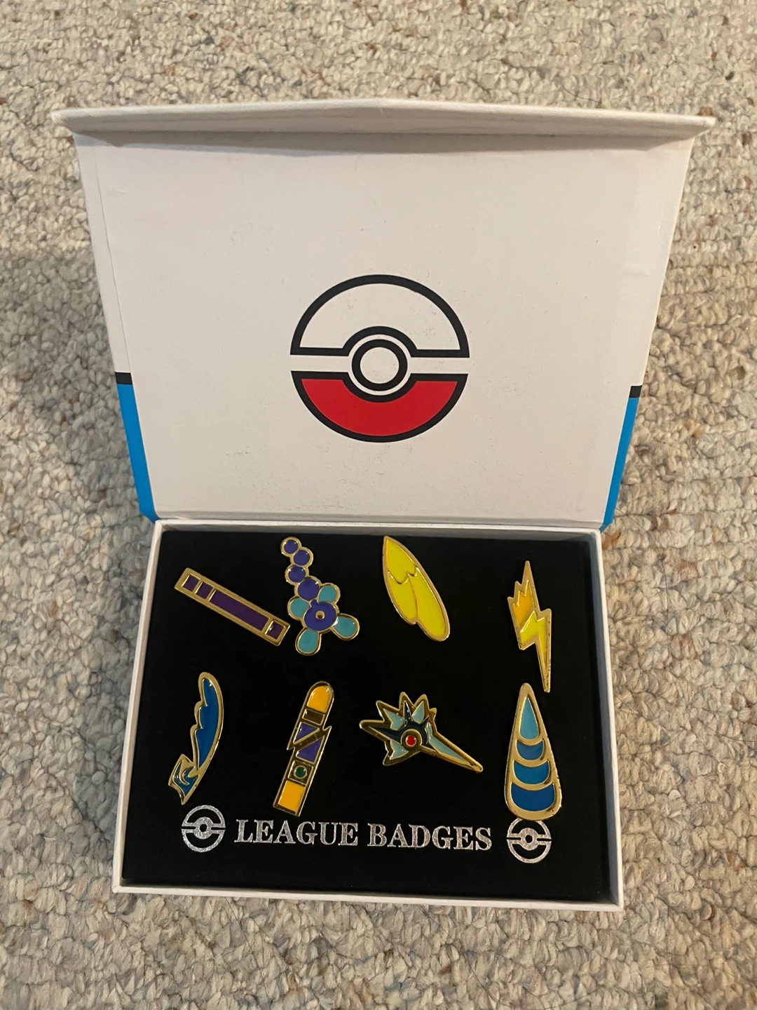 Pokémon League Badges Pin Set - used for display - photo 2
