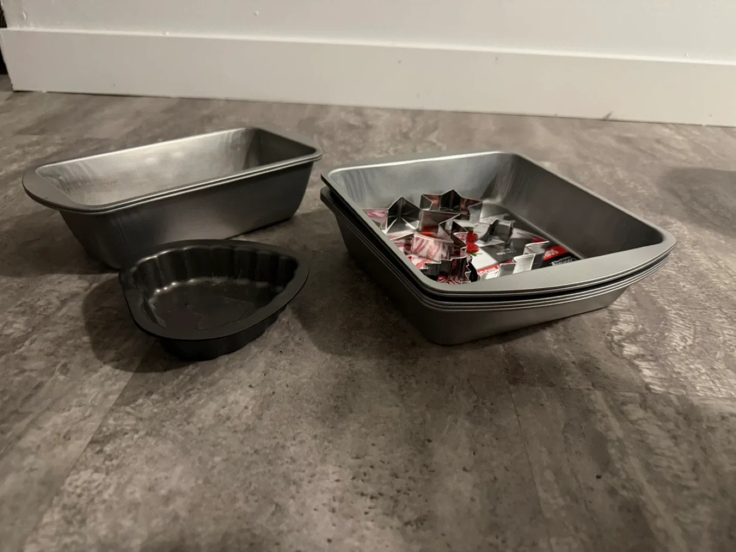 Baking Pans & Cutters