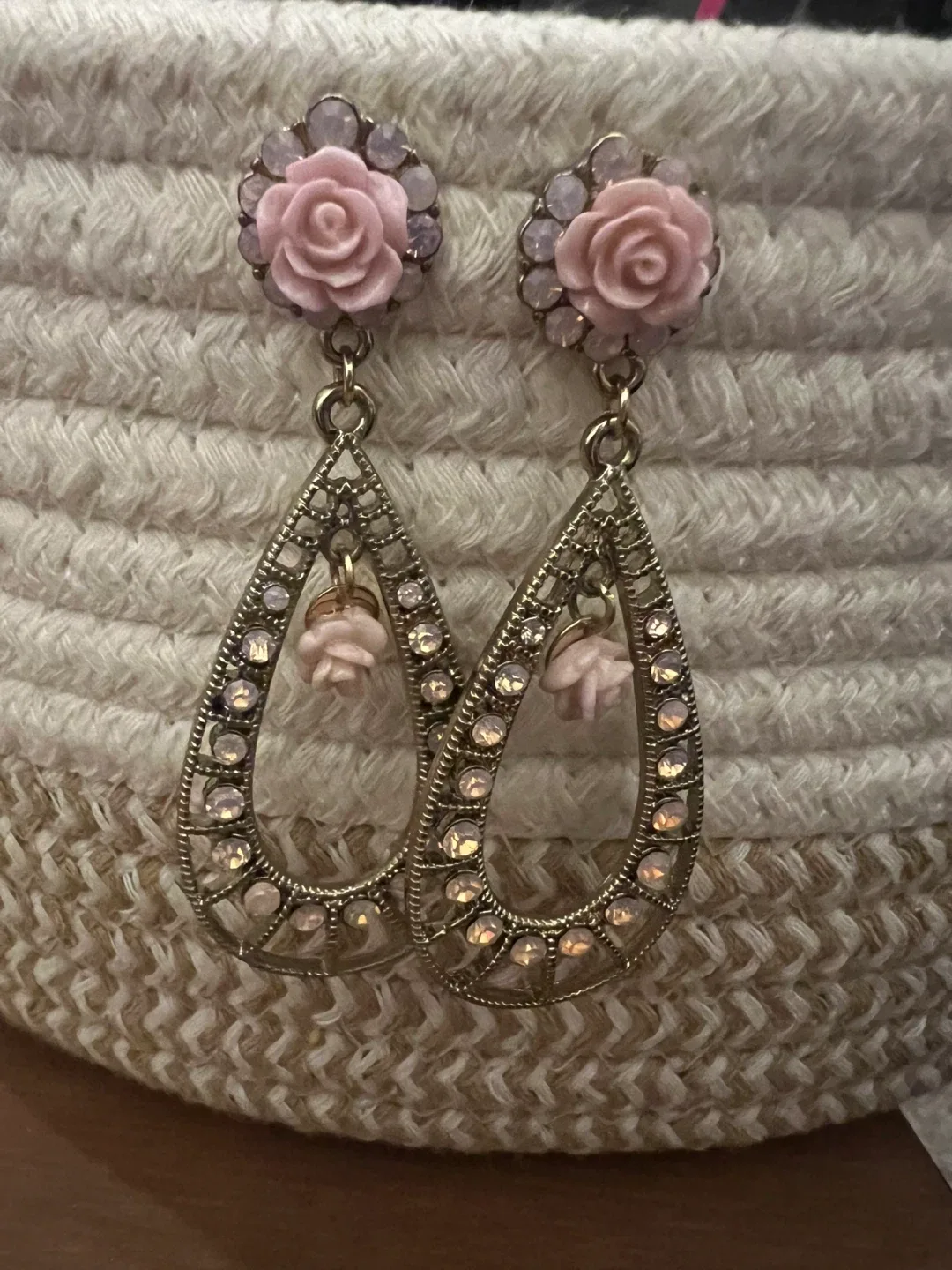 Vintage Style Rose Drop Earrings #cleanout