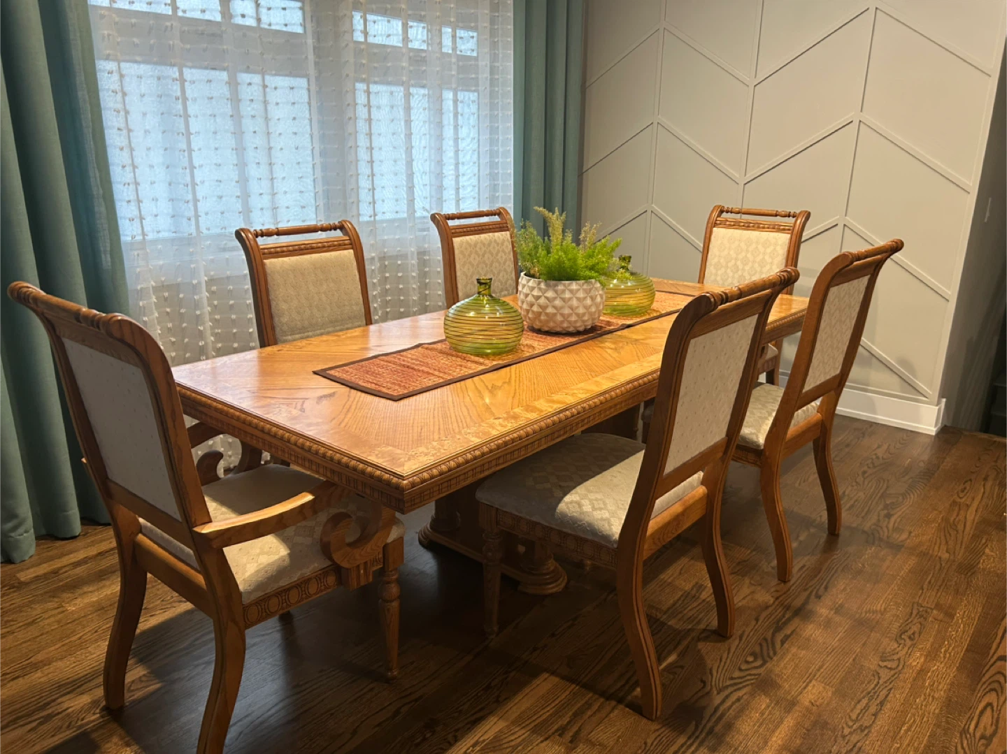 Dining Table with 6 Chairs