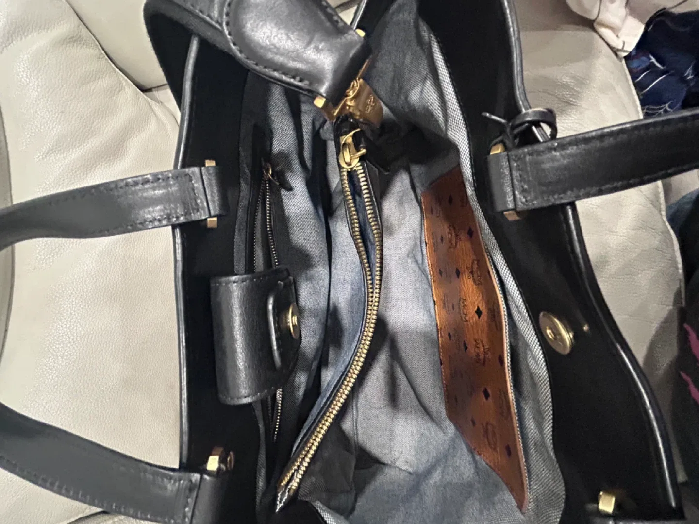 MCM Black Leather Tote Bag image indicator(6)