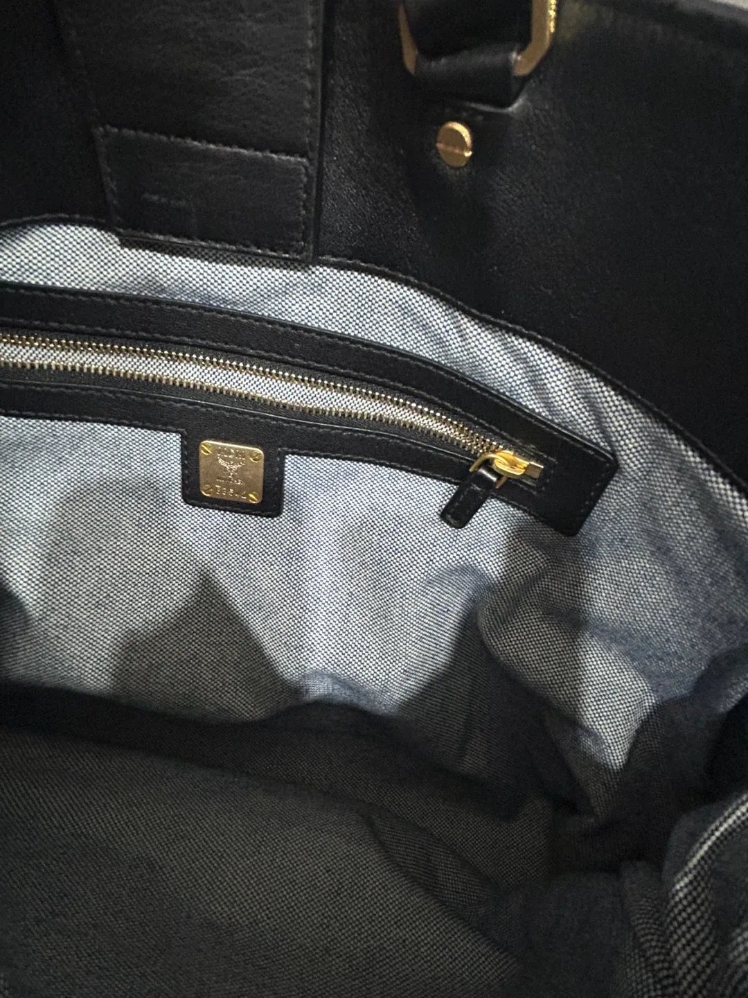 MCM Black Leather Tote Bag image indicator(7)