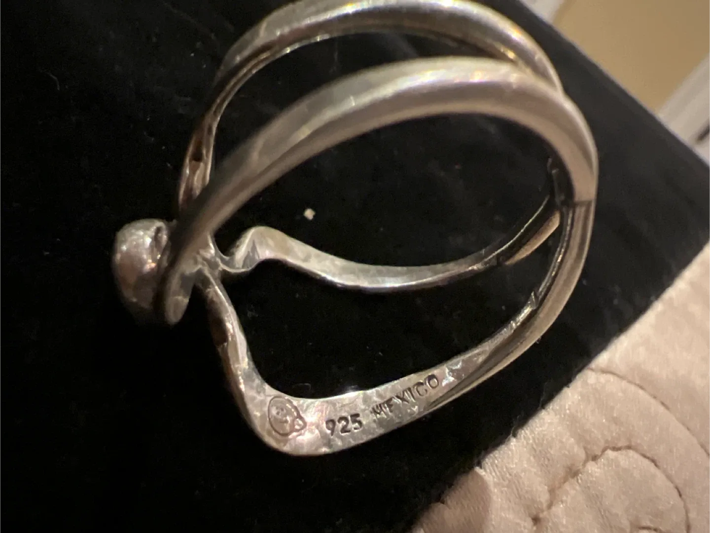 Vintage Sterling Silver Ring with Black Stone image indicator(5)