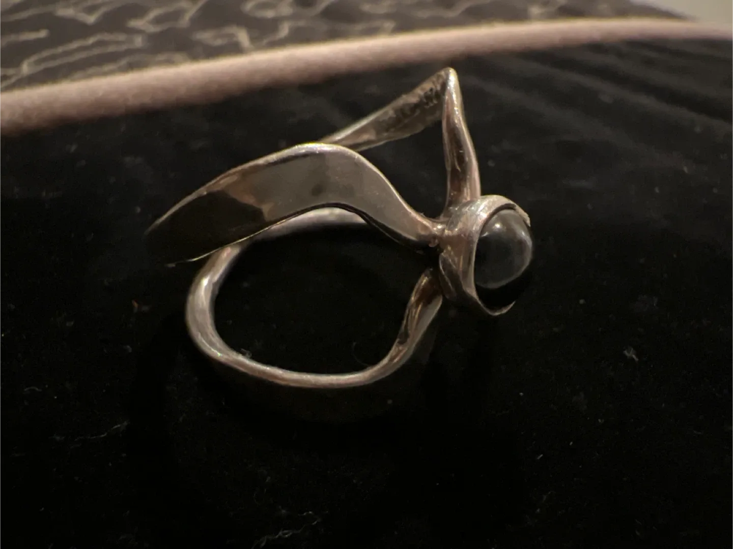 Vintage Sterling Silver Ring with Black Stone image indicator(4)