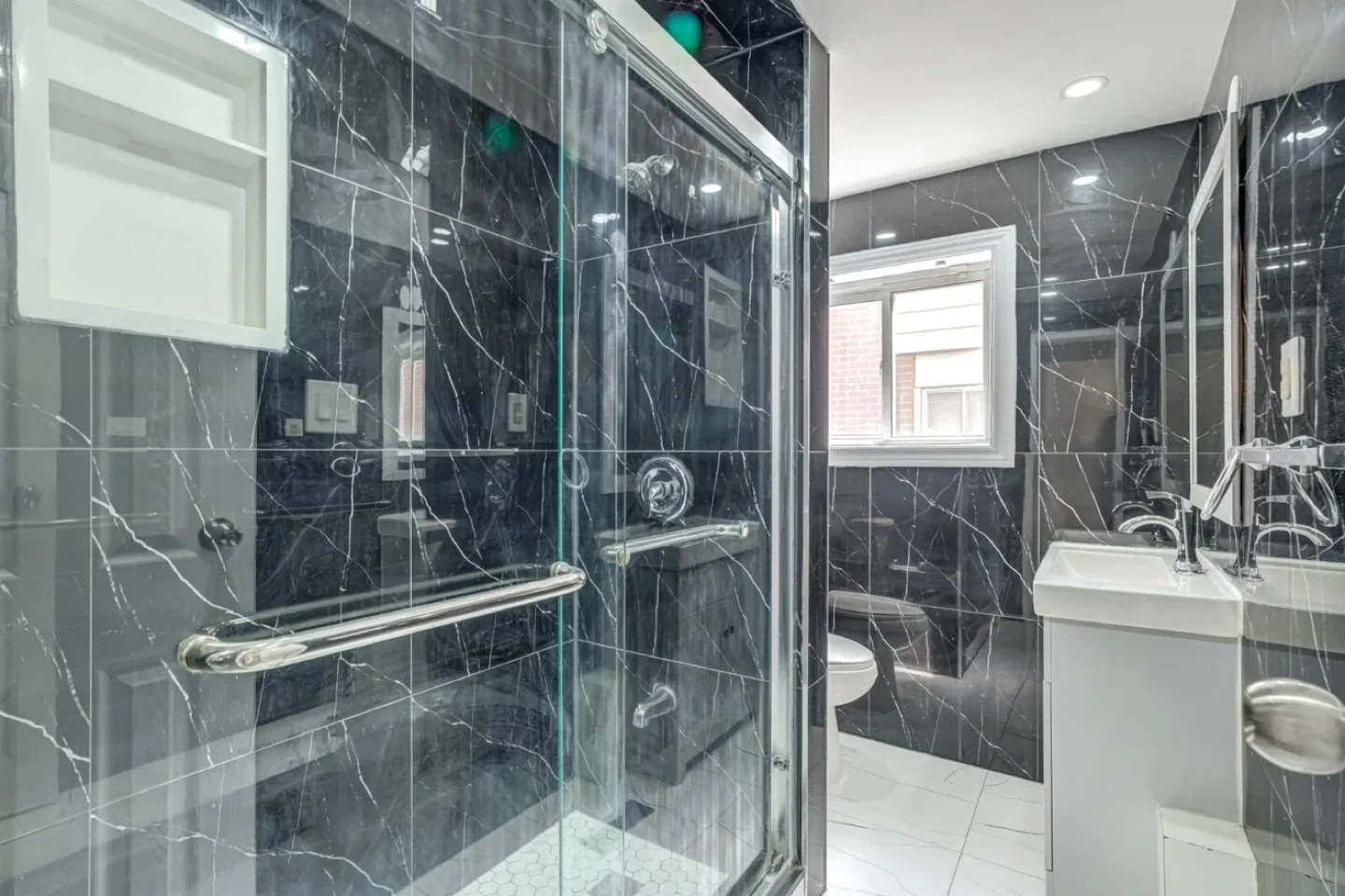 Freshly Renovated 4-Bedroom, 2-Bathroom Home Brampton image indicator(9)